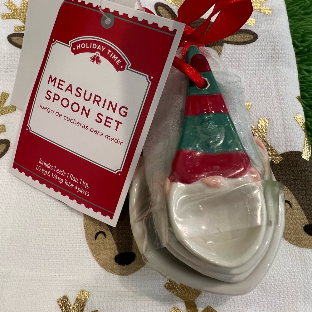 NWT 🎅🏽Elf Ceramic Nesting Measuring Spoon Set Holiday Christmas 🎄